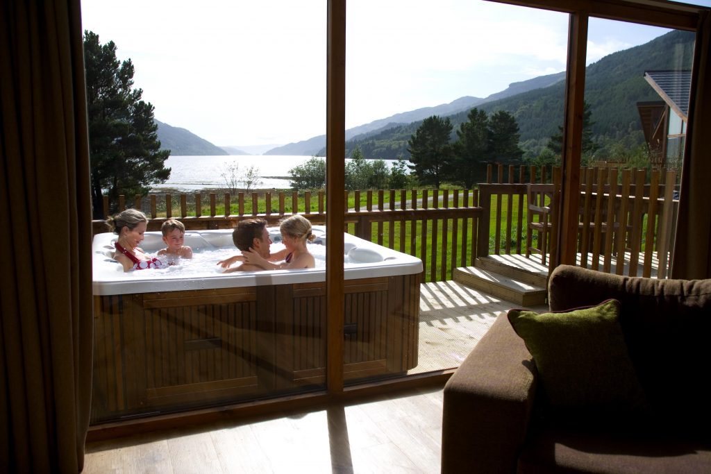 Luxury Holiday Lodge with hot tub for families