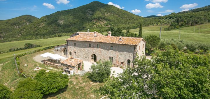 holiday property for big families in Tuscany